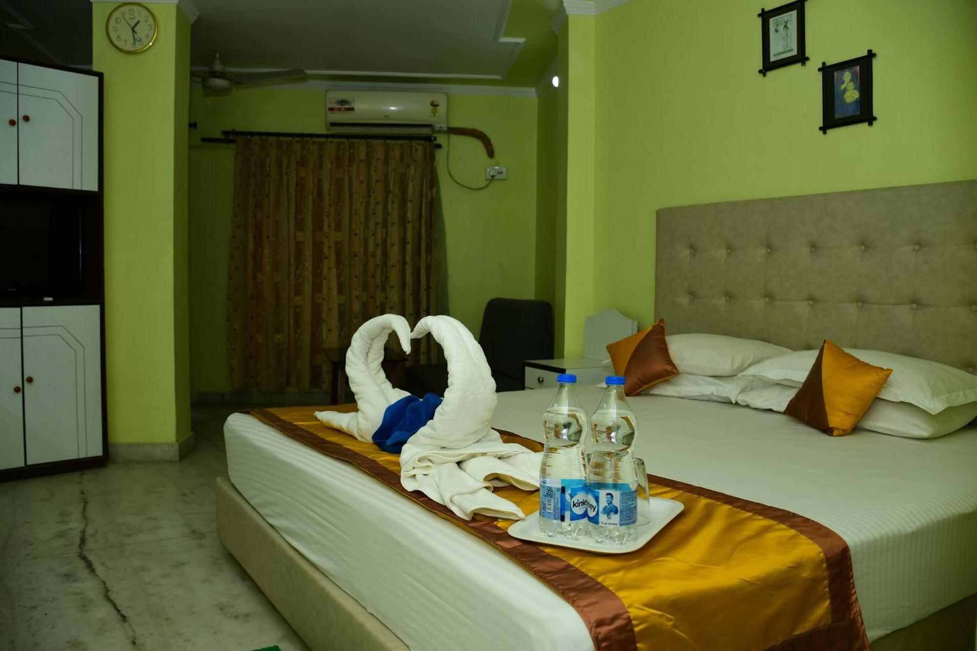 דיגה Hotel Dolphin מראה חיצוני תמונה