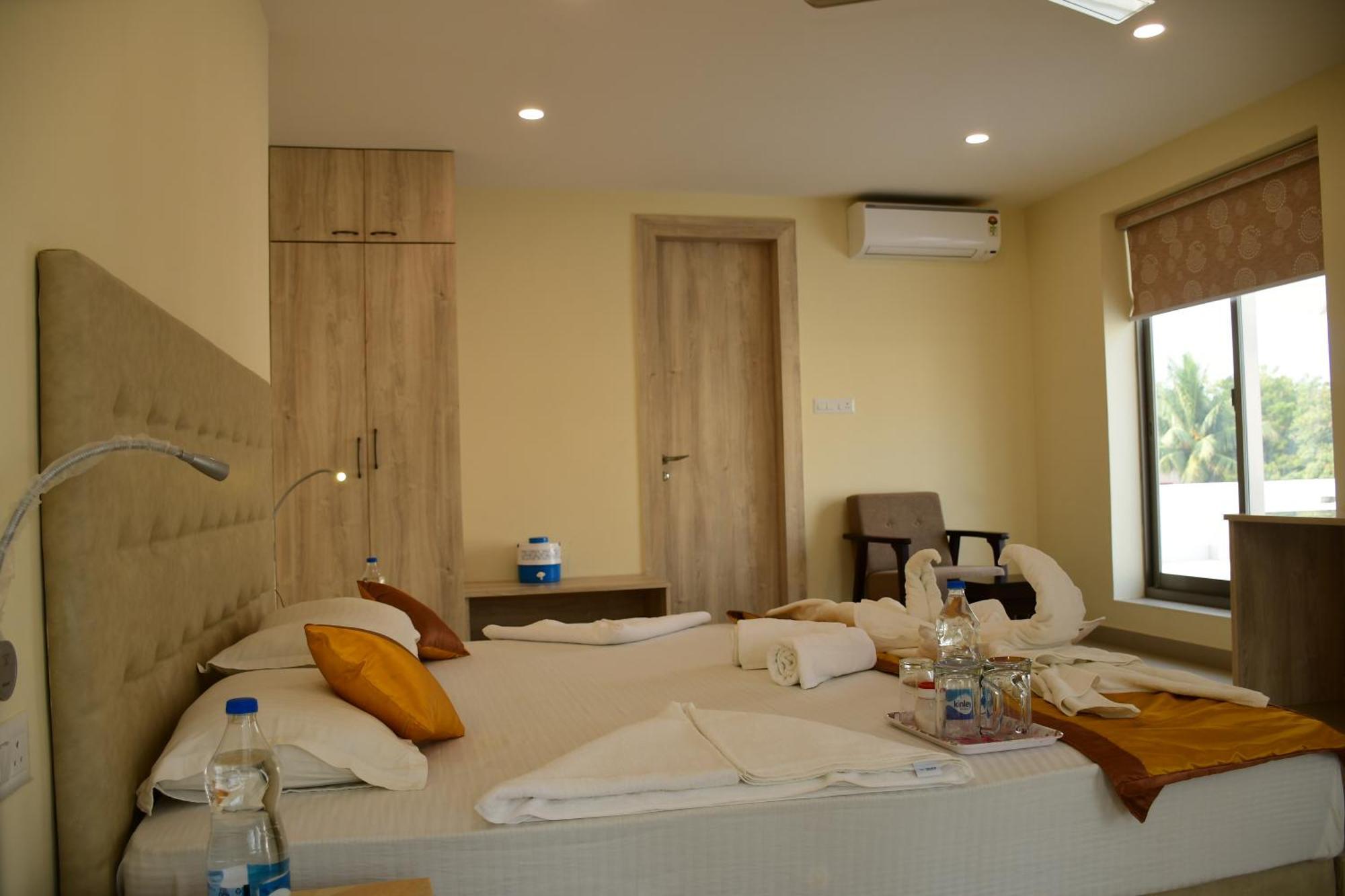 דיגה Hotel Dolphin מראה חיצוני תמונה