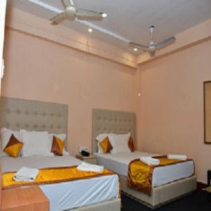 דיגה Hotel Dolphin מראה חיצוני תמונה