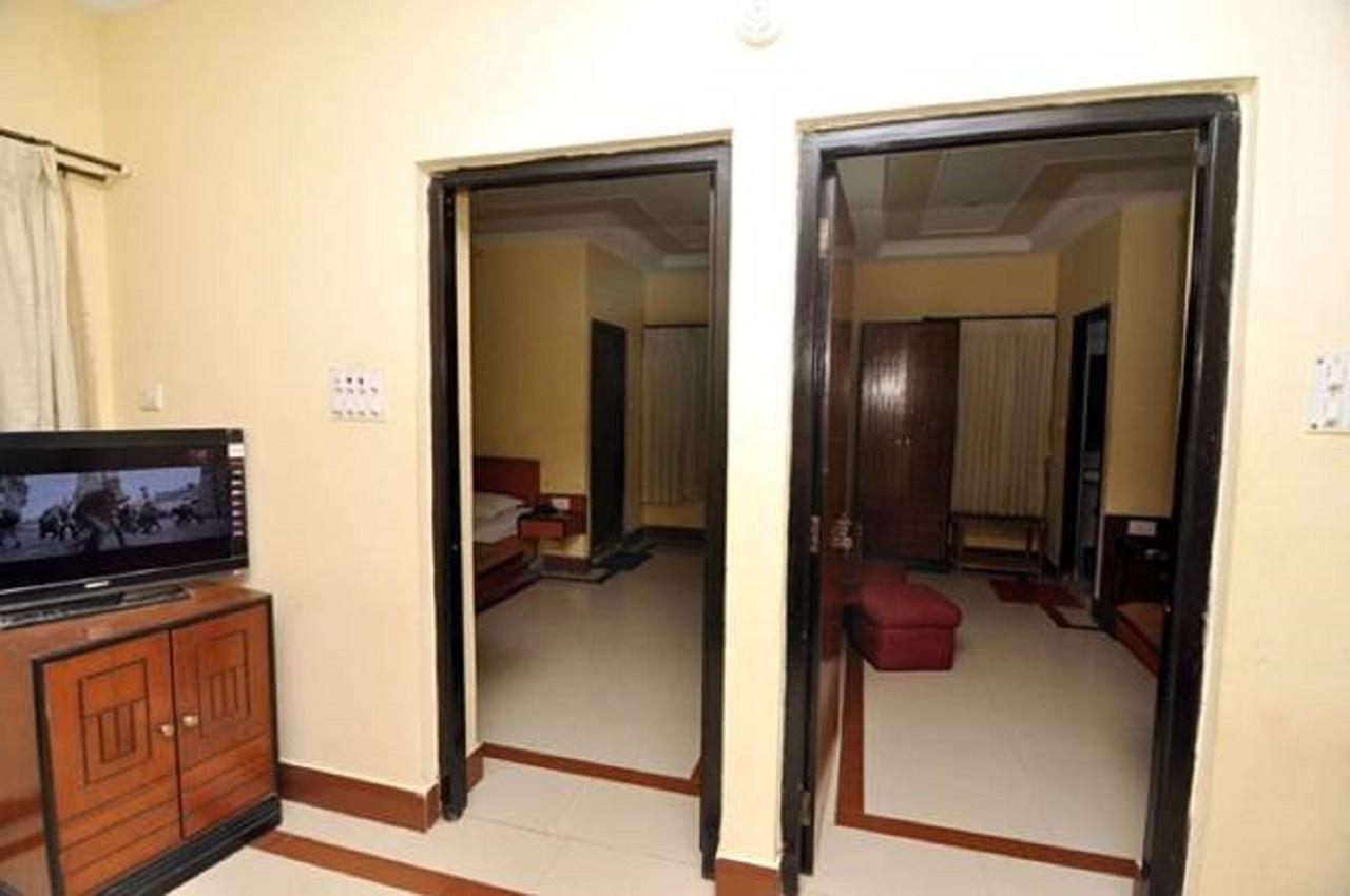 דיגה Hotel Dolphin מראה חיצוני תמונה
